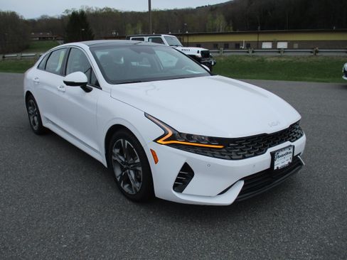 Used 2023 Kia K5 EX w/ EX Premium Package FWD image 3