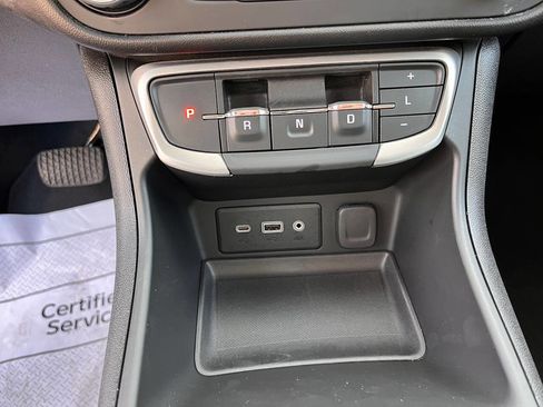 Used 2024 GMC Terrain SLE image 28