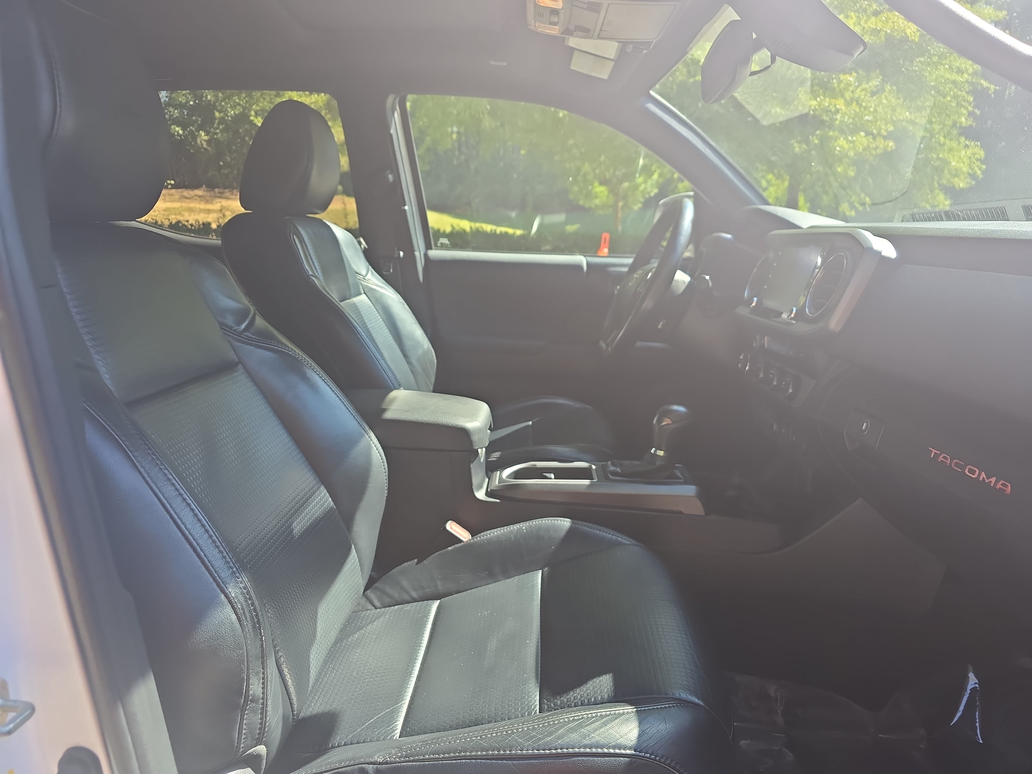 Used 2020 Toyota Tacoma TRD Sport w/ TRD Premium Sport Package AWD/4WD image 10