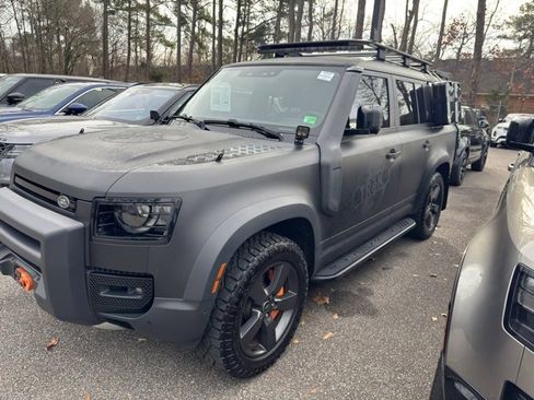 Used 2023 Land Rover Defender 130 SE image 4