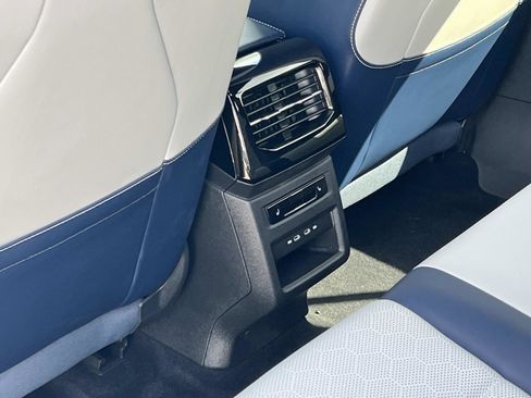 Used 2023 Volkswagen ID.4 Pro S Plus image 22