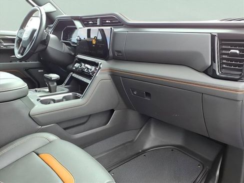 Used 2024 GMC Sierra 1500 AT4 w/ Technology Package AWD/4WD image 19