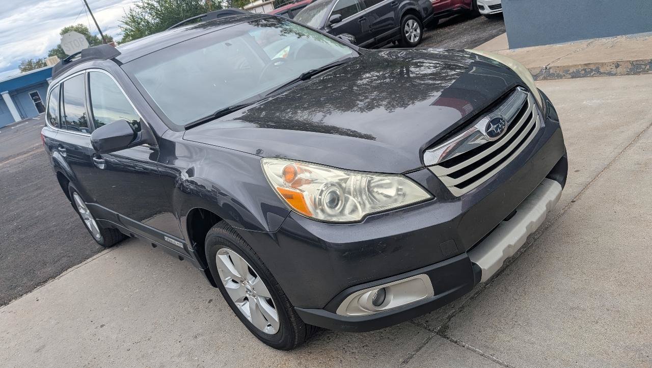 Used 2011 Subaru Outback 2.5i Limited AWD/4WD image 3
