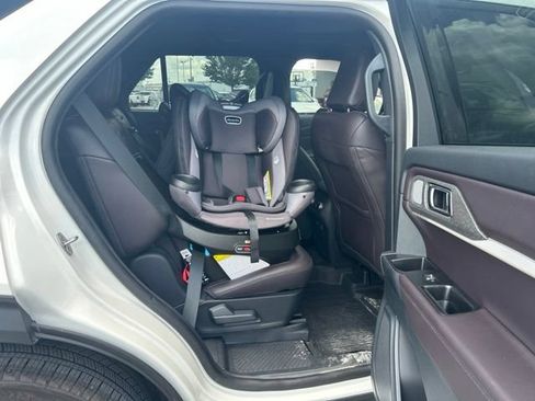 Used 2025 Ford Explorer Platinum RWD image 14