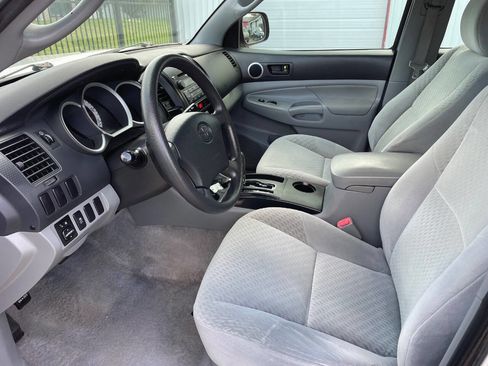 Used 2011 Toyota Tacoma PreRunner RWD image 12