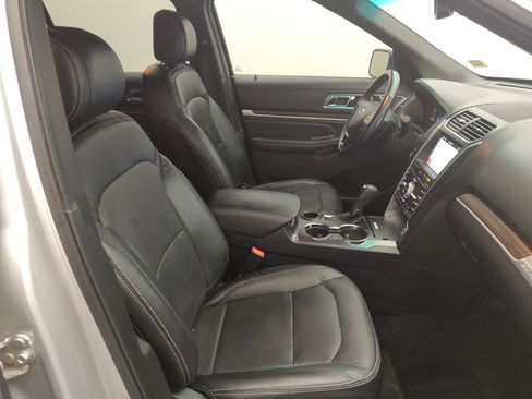 Used 2017 Ford Explorer Limited w/ Equipment Group 301A FWD image 21