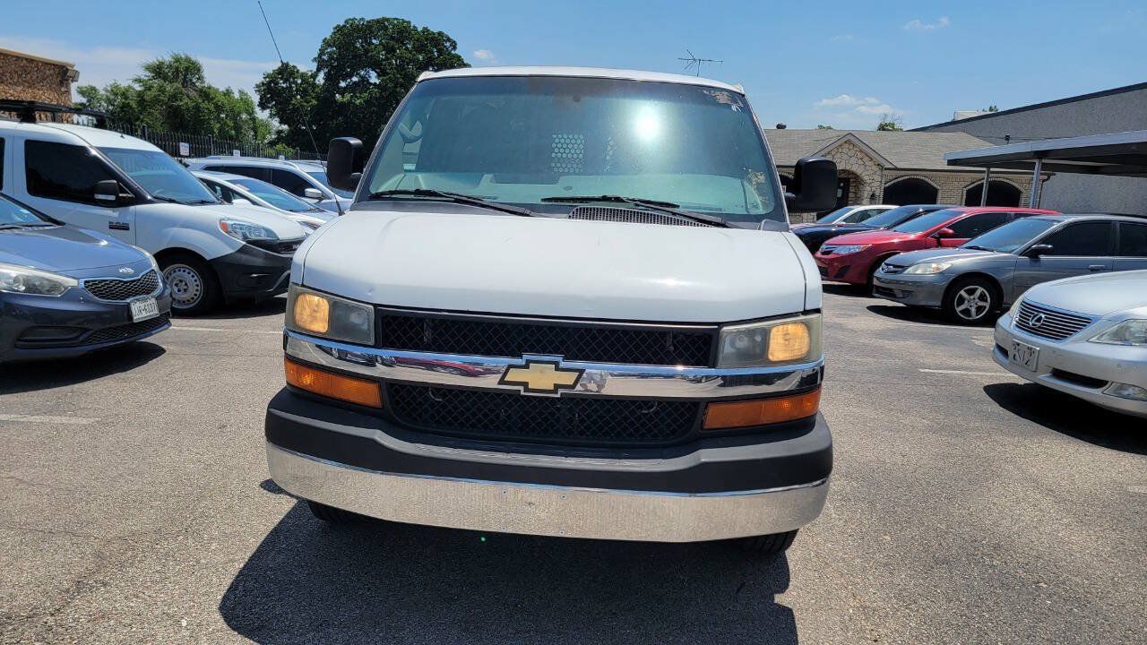 Used 2014 Chevrolet Express 3500 Extended RWD image 2