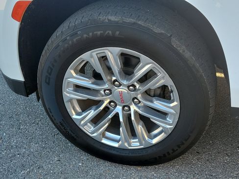 Used 2021 GMC Yukon SLT w/ SLT Premium Package image 10