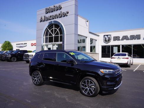 Used 2025 Jeep Compass Limited w/ Elite Group AWD/4WD image 1