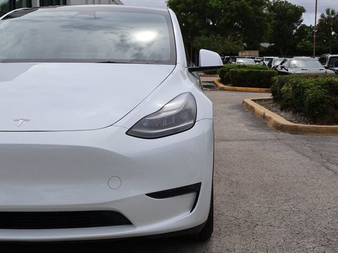 Used 2023 Tesla Model Y Performance AWD/4WD image 15