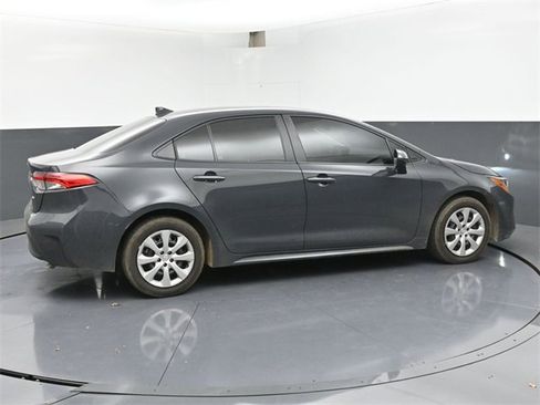 Used 2025 Toyota Corolla LE image 3