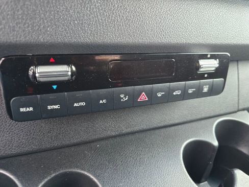 Used 2024 Mercedes-Benz Sprinter 2500 image 27