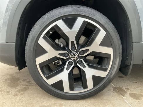 Used 2022 Volkswagen Taos SEL image 12