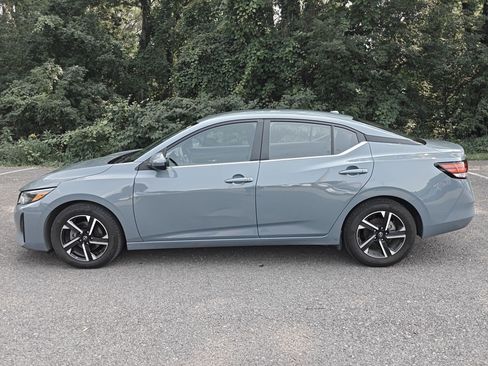 Used 2024 Nissan Sentra SV FWD image 2