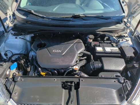 Used 2014 Hyundai Veloster FWD image 32