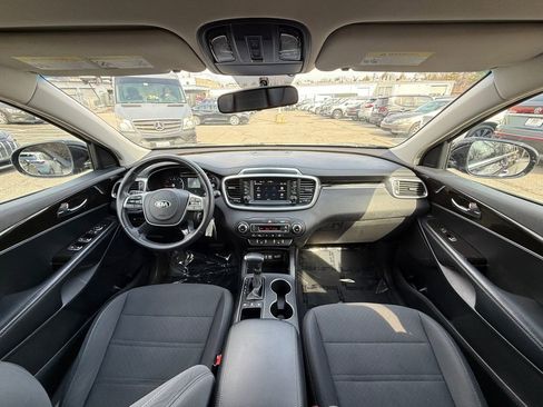 Used 2019 Kia Sorento S image 21