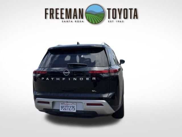 Used 2025 Nissan Pathfinder SL FWD image 4