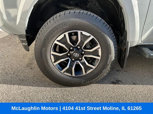 Used 2020 Toyota Tacoma TRD Sport w/ Technology Package image 15