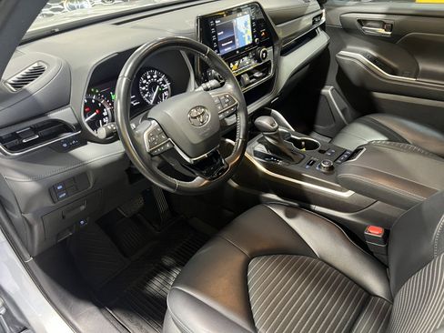 Used 2021 Toyota Highlander XSE image 13