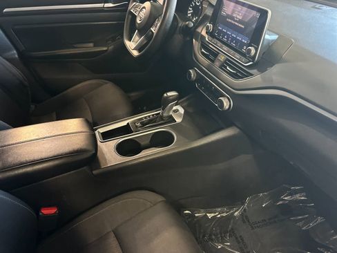 Used 2022 Nissan Altima 2.5 SV FWD image 16