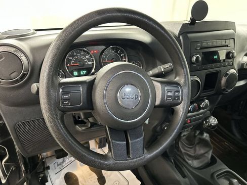Used 2018 Jeep Wrangler Sport AWD/4WD image 4
