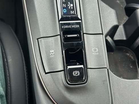 Used 2023 Toyota Crown Platinum AWD/4WD image 32