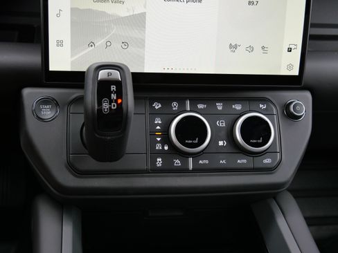 New 2026 Land Rover Defender 130 X-Dynamic SE AWD/4WD image 5