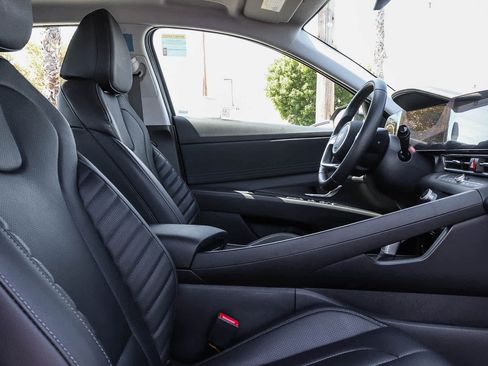 Used 2025 Hyundai Elantra Limited FWD image 26
