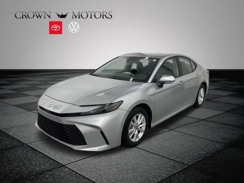 Used 2025 Toyota Camry LE image 3