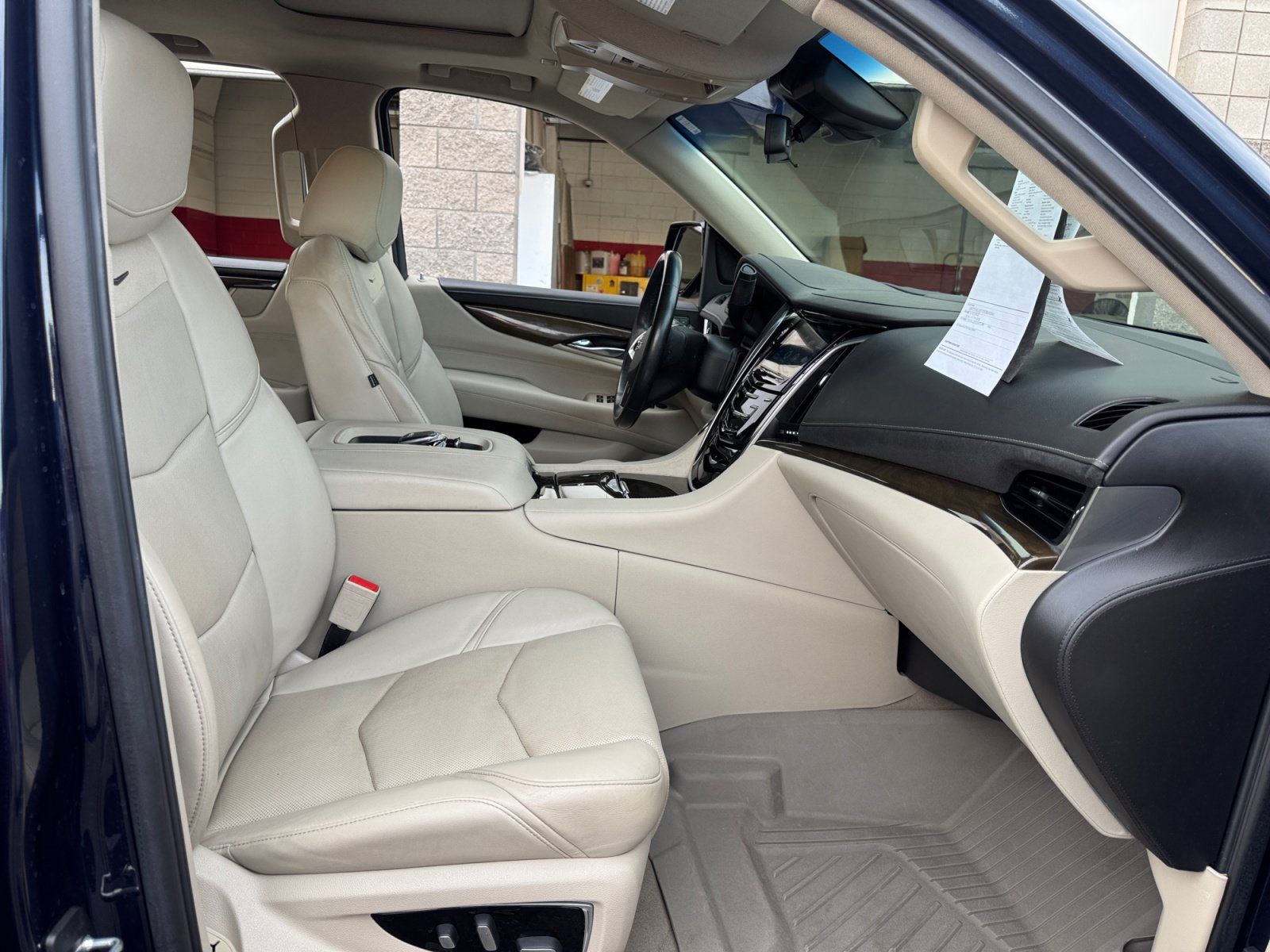 Used 2020 Cadillac Escalade ESV Luxury AWD/4WD image 19