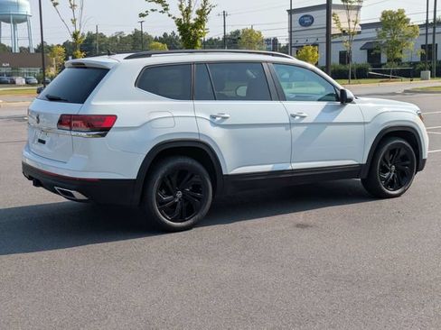 Used 2023 Volkswagen Atlas SE w/ Panoramic Sunroof Package FWD image 4