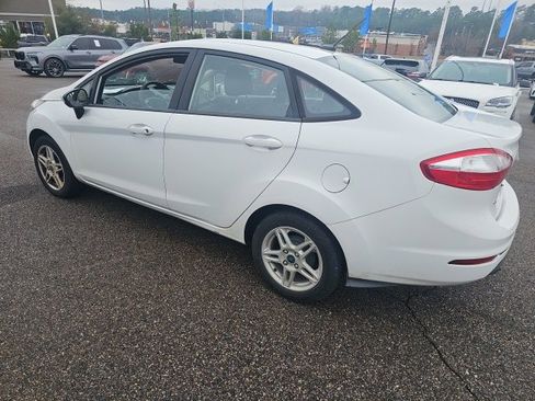 Used 2019 Ford Fiesta SE image 4