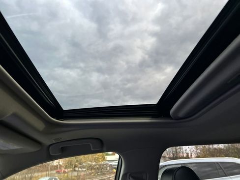 Used 2023 Toyota RAV4 XLE Premium image 15