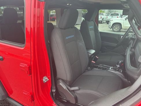 Used 2025 Jeep Wrangler Unlimited Rubicon 4xe w/ Convenience Group AWD/4WD image 53