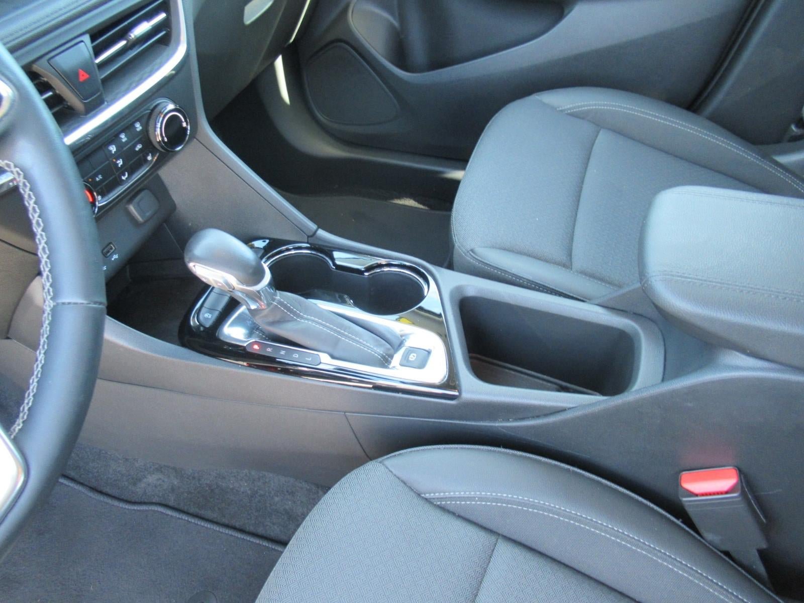 Used 2024 Buick Encore GX Preferred w/ Comfort Package FWD image 17