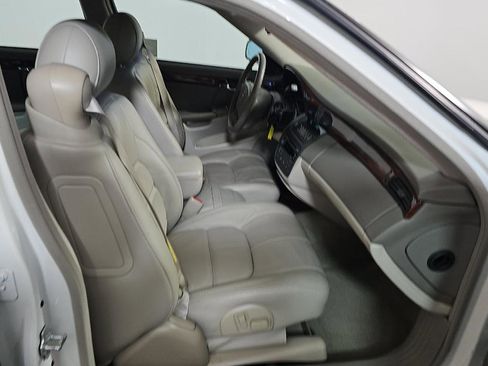 Used 2005 Cadillac De Ville Premium image 6