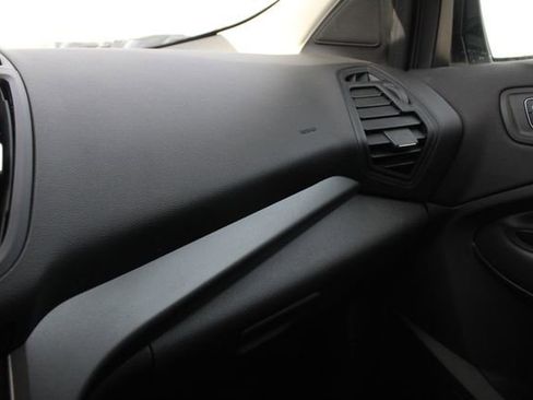 Used 2019 Ford Escape SE image 19