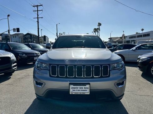 Used 2018 Jeep Grand Cherokee Laredo RWD image 3