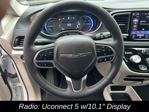 Used 2022 Chrysler Pacifica Touring-L FWD image 18