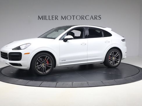 Used 2021 Porsche Cayenne GTS image 2