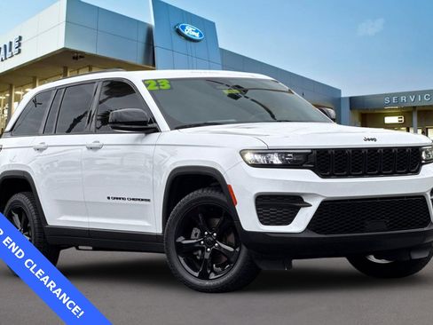 Used 2023 Jeep Grand Cherokee Altitude image 2