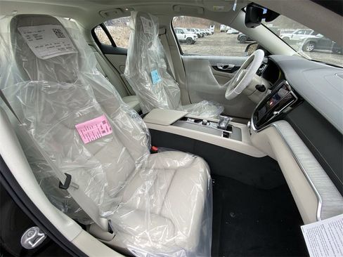 Certified 2023 Volvo S60 B5 Ultimate w/ Climate Package image 15