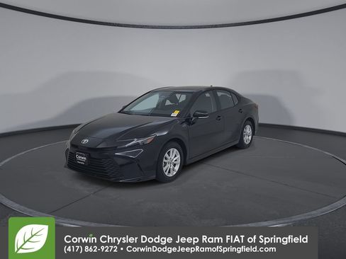 Used 2026 Toyota Camry LE FWD image 7