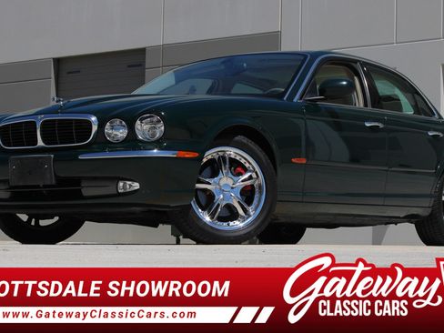 Used 2004 Jaguar XJ8 RWD image 1