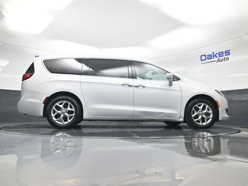 Used 2018 Chrysler Pacifica Touring Plus w/ Tire & Wheel Group image 45