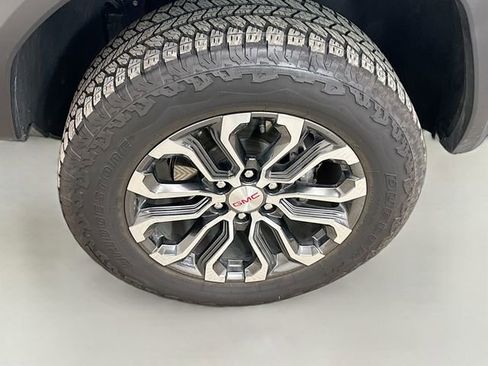 Used 2024 GMC Canyon Denali image 35