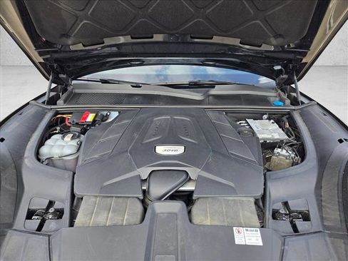 Used 2021 Porsche Cayenne image 24