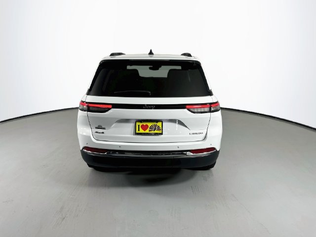 Used 2023 Jeep Grand Cherokee Laredo X AWD/4WD image 8