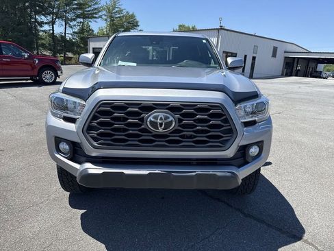 Used 2020 Toyota Tacoma TRD Off-Road w/ Technology Package AWD/4WD image 2