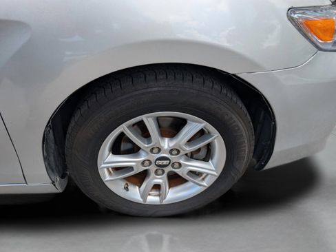 Used 2010 Toyota Camry LE FWD image 37